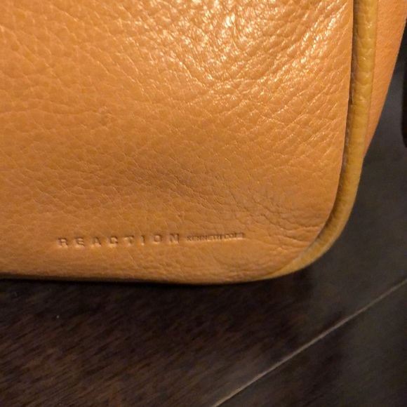 Kenneth Cole Reaction soft real leather shoulder bag.  In good condition. - Picture 3 of 3